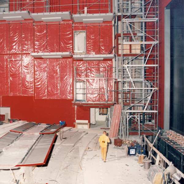 .radix | Stella | Theater am Potsdamer Platz – Akustik-Deckensegel aus Stahl/Blech furniert/gebeizt und Wandverkleidung Fermacell an Stahlrahmen, mit Brandschutz .radix | Stella | Theater am Potsdamer Platz – Akustik-Deckensegel aus Stahl/Blech furniert/gebeizt und Wandverkleidung Fermacell an Stahlrahmen, mit Brandschutz 5