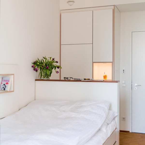 .radix | Boarding House | Einrichtung – Dekorspanplatte, multiplex weiß, Nußbaum furniert .radix | Boarding House | Einrichtung – Dekorspanplatte, multiplex weiß, Nußbaum furniert 3