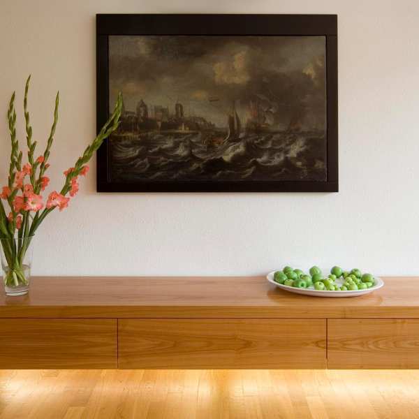 .radix | Her9 | abgerundetes wandhängendes Lowboard, Kirschbaum Furnier mit Unterflurbeleuchtung .radix | Her9 | abgerundetes wandhängendes Lowboard, Kirschbaum Furnier mit Unterflurbeleuchtung 2