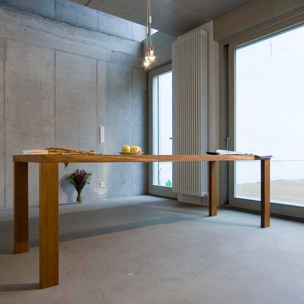 .radix | Aka52 | Grenzen der Physik – Esstisch in Räuchereiche massiv .radix | Aka52 | Grenzen der Physik – Esstisch in Räuchereiche massiv 1