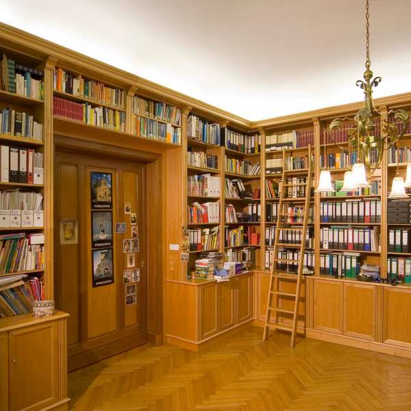.radix | Drake | Arbeitszimmer und Bibliothek in Erle massiv .radix | Drake | Arbeitszimmer und Bibliothek in Erle massiv 3